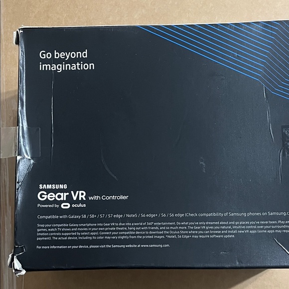 Samsung Gear VR Headset with Controller - Dark Gray - Picture 5 of 16